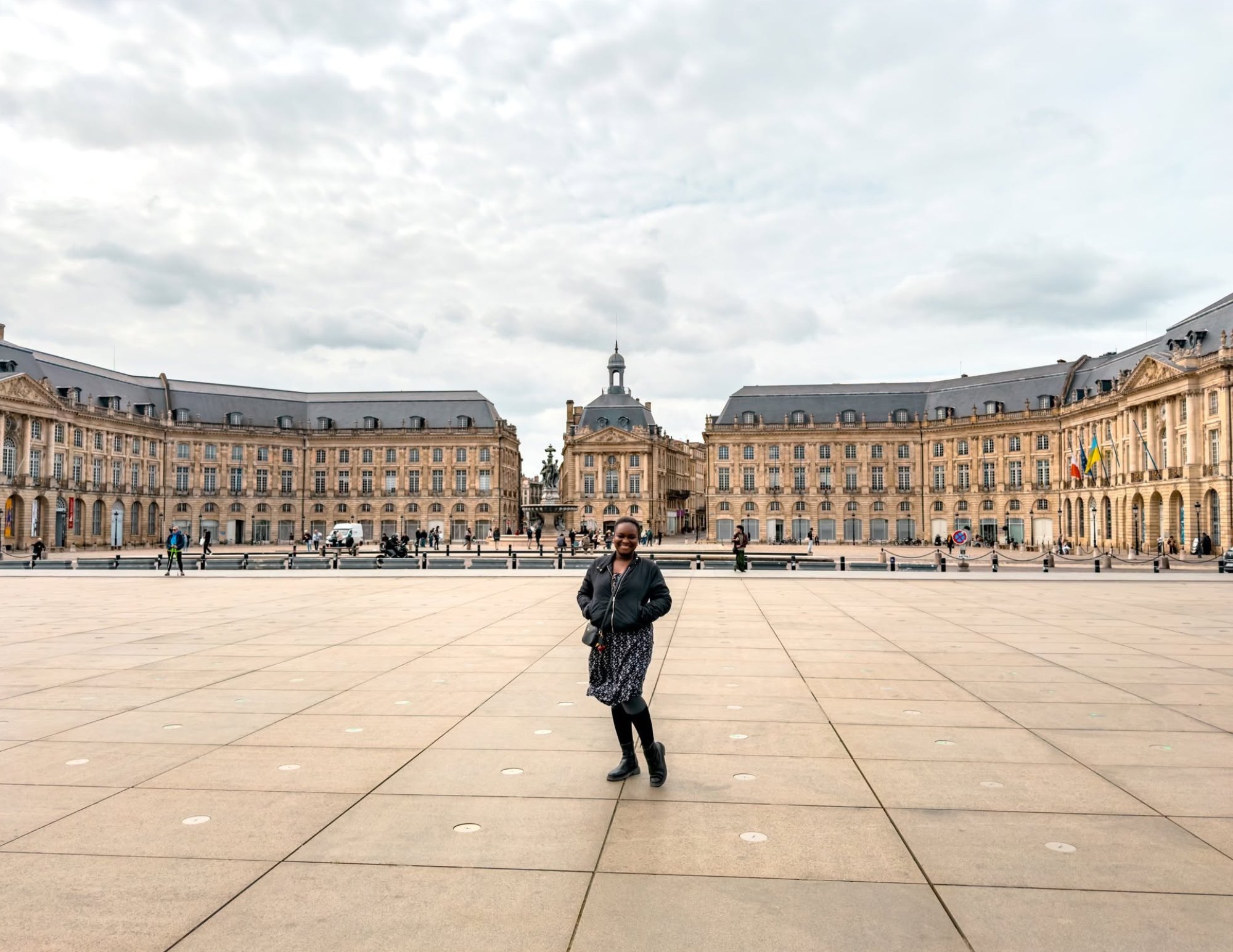 Bordeaux Travel Guide (7).png